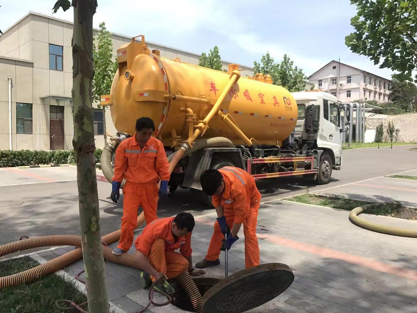 蓬莱化粪池清理与5-8吨吸粪车施工效率分析